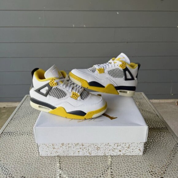 Jordan 4 Vivid Sulfur - Picture 1 of 6